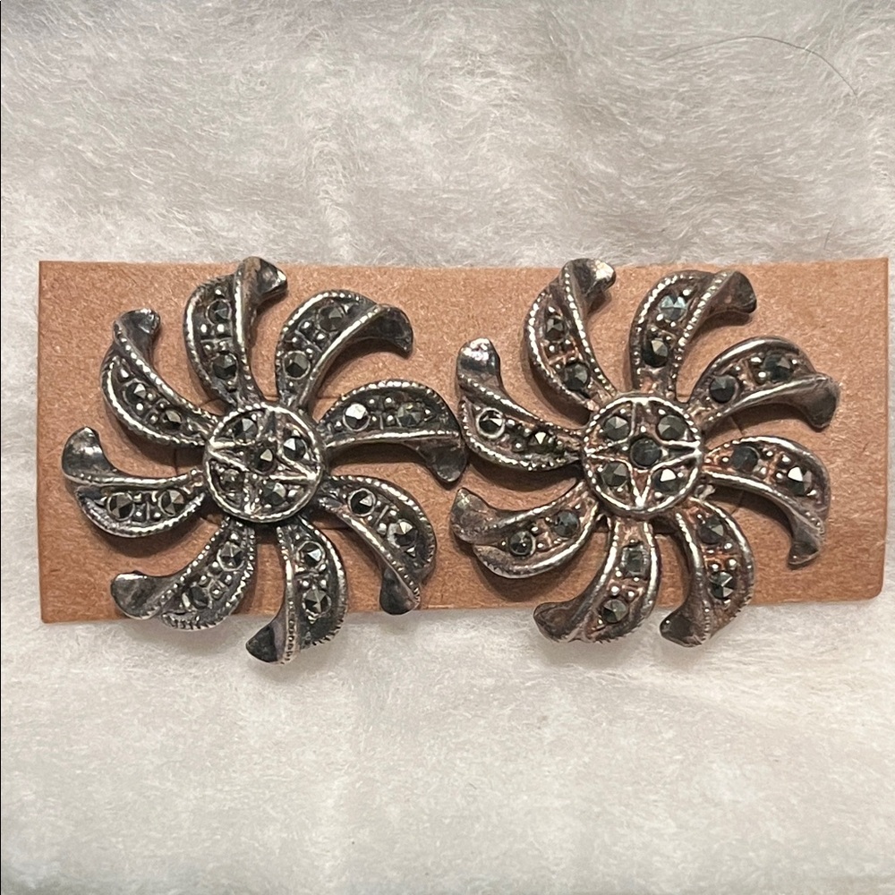 Stunning vintage post earrings